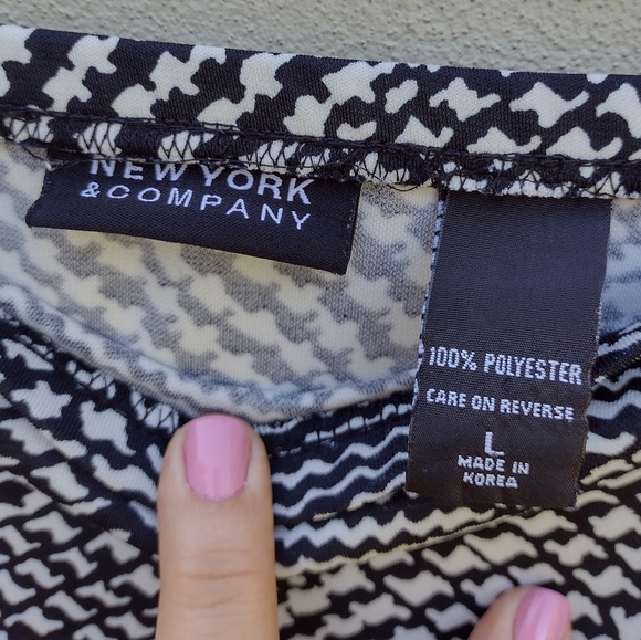 New York & Company Black & White Stretchy Pull Up Knee Length Skirt Size Large - Picture 3 of 5